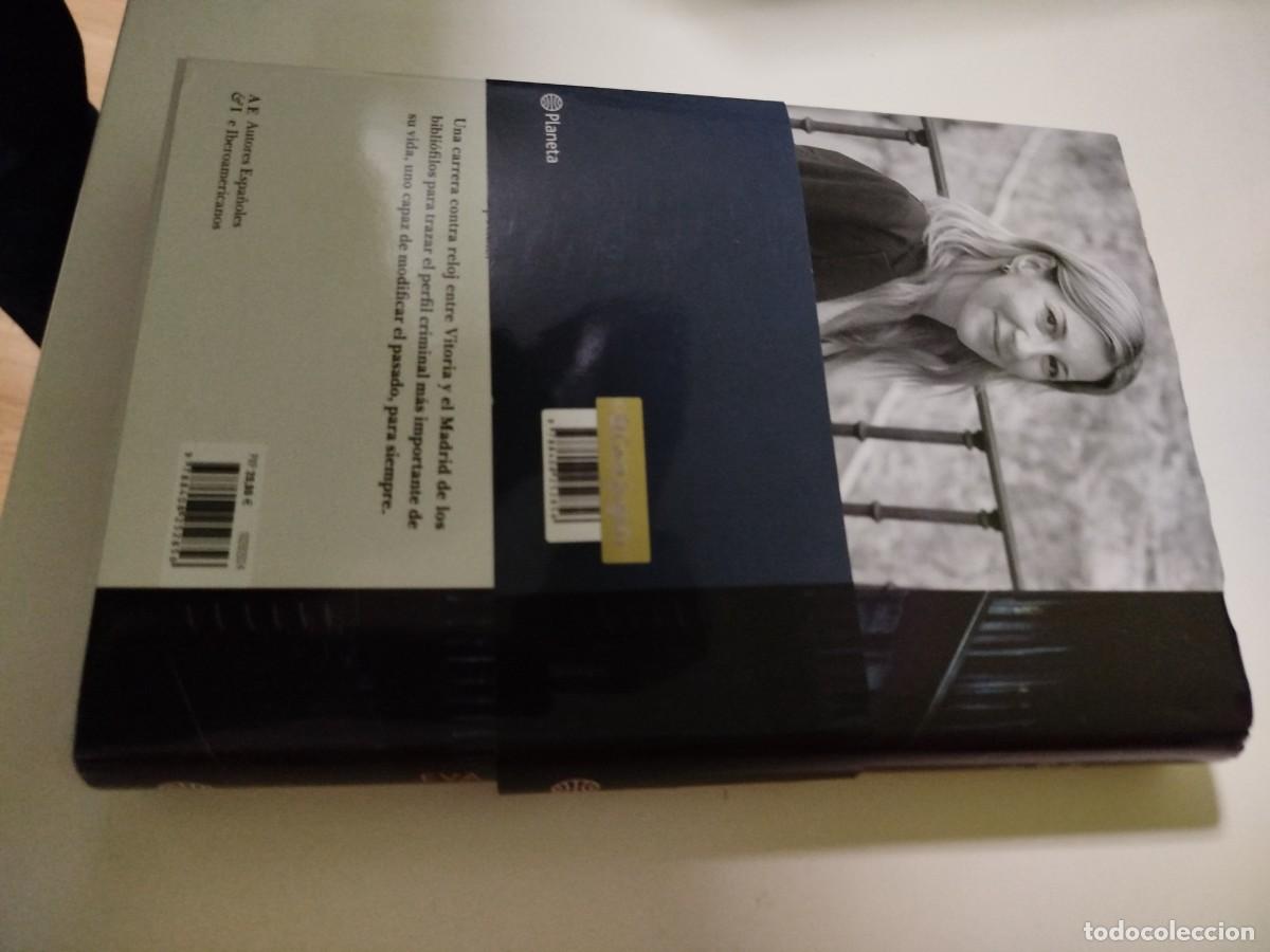 Libros de segunda mano: El libro negro de las horas - Foto 2