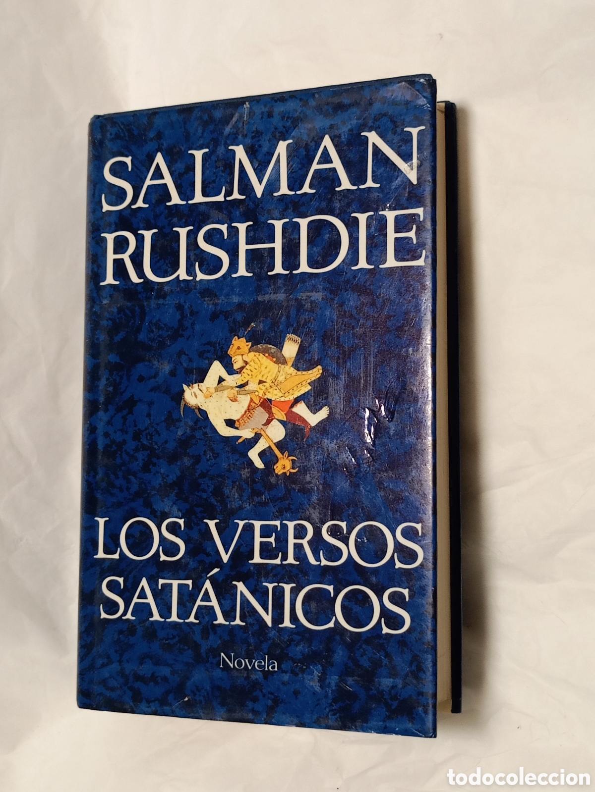 Livros em segunda m&atilde;o: RUSHDIE, Salman. Los versos sat&aacute;nicos : novela / Salman Rushdie. - C&iacute;rculo de Lectores