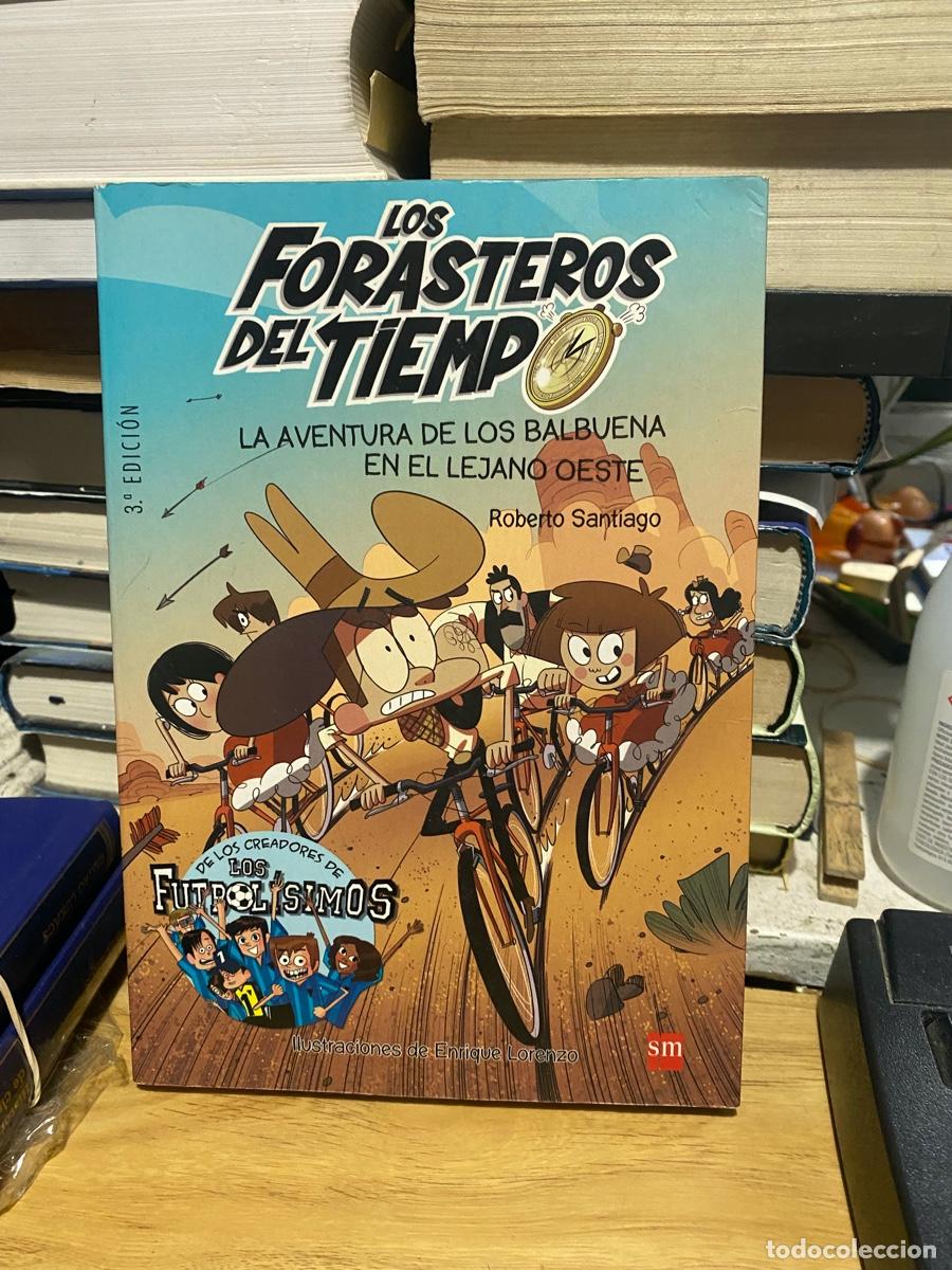 Libros de segunda mano: LOS FORASTEROS DEL TIEMPO, ROBERTO SANTIAGO, EDT. SM