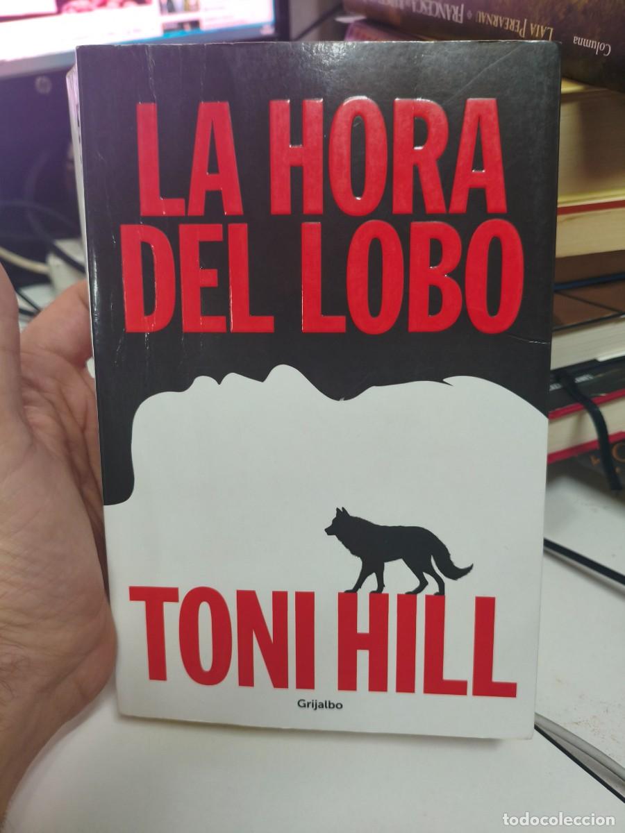 Libros de segunda mano: LA HORA DEL LOBO - TONI HILL
