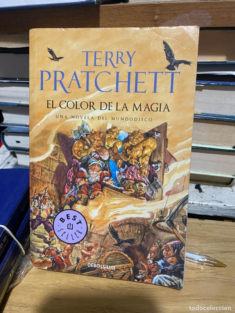 Libros de segunda mano: TERRY PRATCHETT, EL COLOR DE LA MAGIA