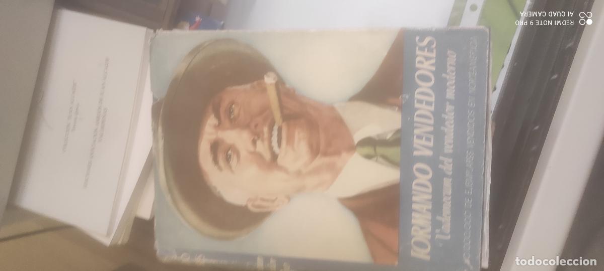 Libros de segunda mano: FORMANDO VENDEDORES. VADEMECUM DEL VENDEDOR MODERNO - Barcelona c. 1950 libro