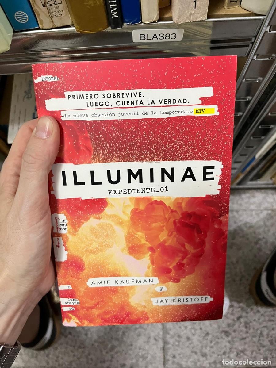 Libros de segunda mano: BLAS83 &ndash; Illuminae. Expediente_01 &ndash; Amie Kaufman y Jay Kristoff &ndash; Ciencia ficci&oacute;n juvenil.