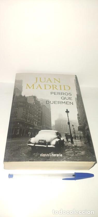 Libros de segunda mano: Juan Madrid - Perros que duermen - Alianza Literaria Editorial 2017 - ISBN 9788491046257