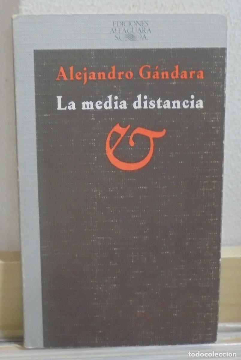 Libros de segunda mano: La media distancia. Alejandro G&aacute;ndara