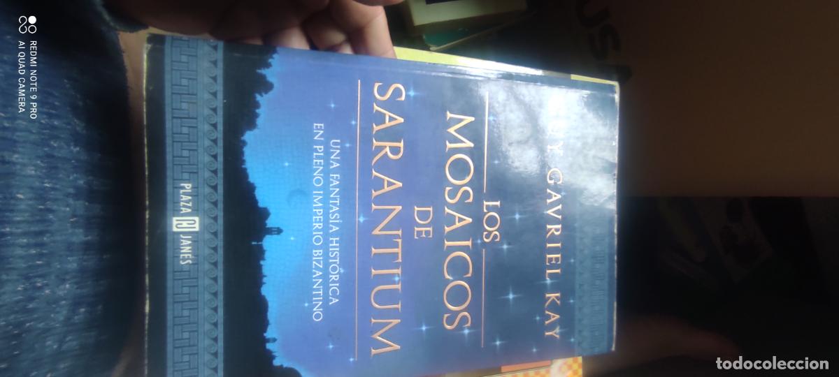 Libros de segunda mano: LIBRO DE LOS MOSAICOS DE SARANTIUM( GUY GAVRIEL KAY).