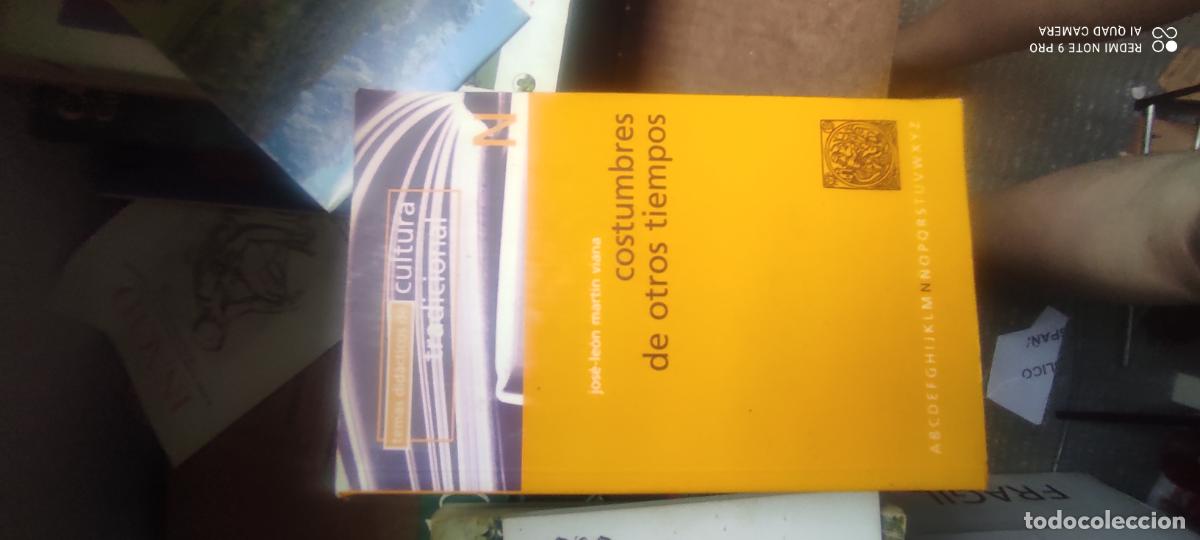 Libros de segunda mano: Costumbres de otros tiempos - Jos&eacute;-Le&oacute;n Mart&iacute;n Viana