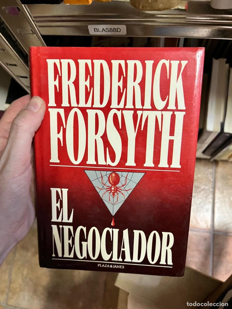 Libros de segunda mano: BLAS88D &ndash; Frederick Forsyth, El negociador. Plaza & Jan&eacute;s.