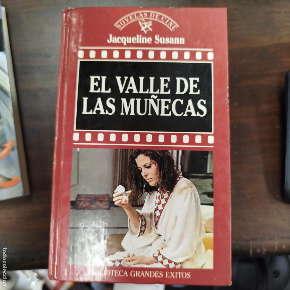 Libros de segunda mano: EL VALLE DE LAS MU&Ntilde;ECAS - JACQUELINE SUSANN