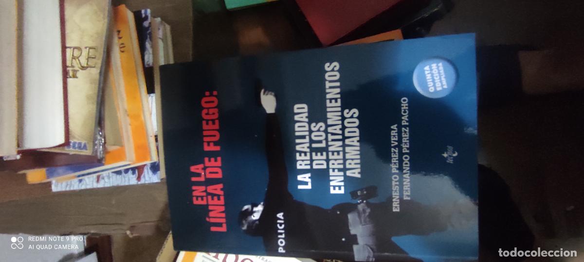 Libros de segunda mano: En la l&iacute;nea de fuego: la realidad de los enfrentamientos armados. Ernesto P&eacute;rez Vera. Tecnos.