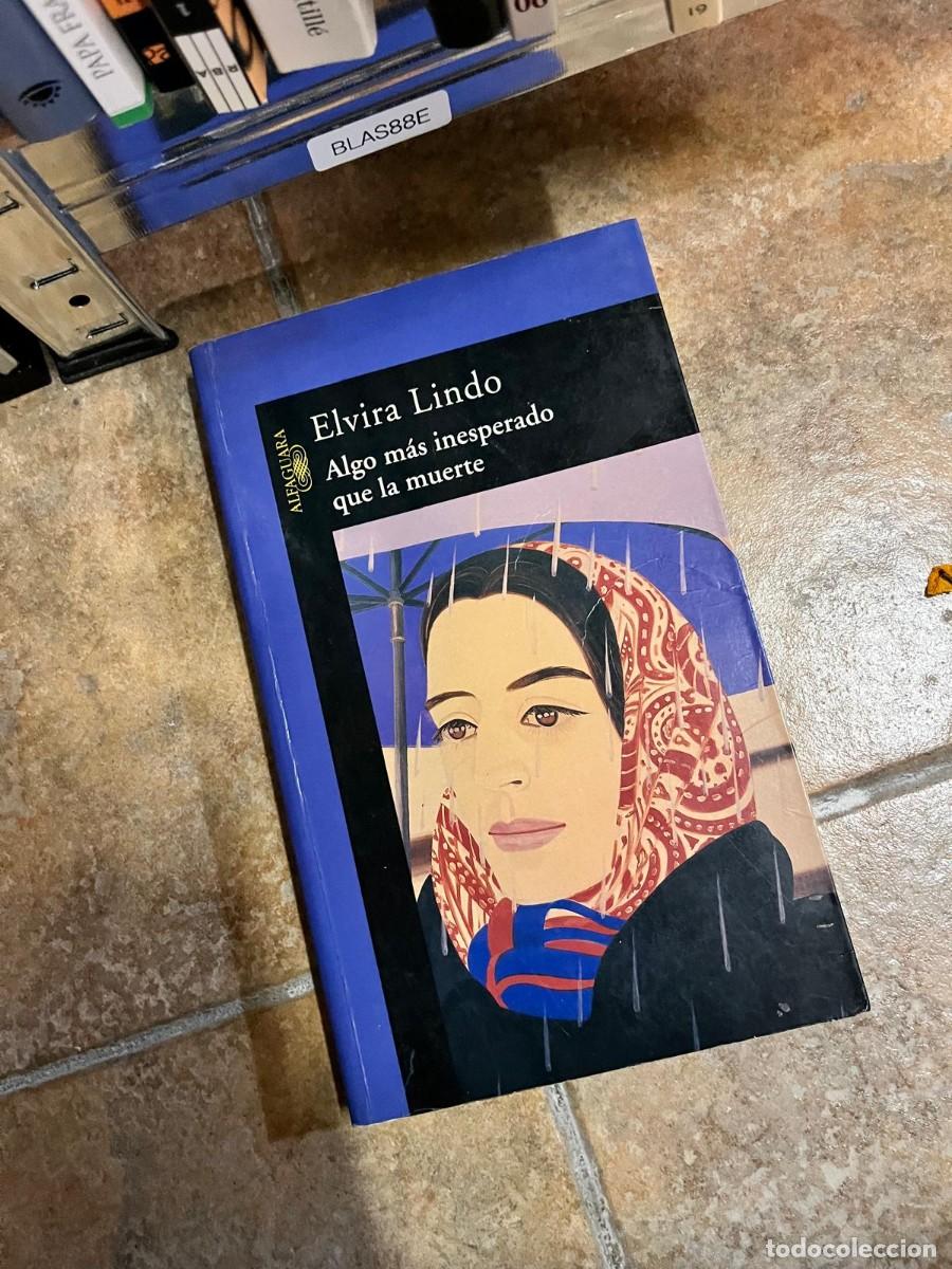 Libros de segunda mano: BLAS88E &ndash; Algo m&aacute;s inesperado que la muerte &ndash; Elvira Lindo &ndash; Alfaguara.