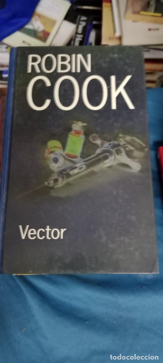 Libros de segunda mano: LOTE DE DOS LIBROS DE ROBIN COOK LOS DE FOTO LIBRO M-JYE