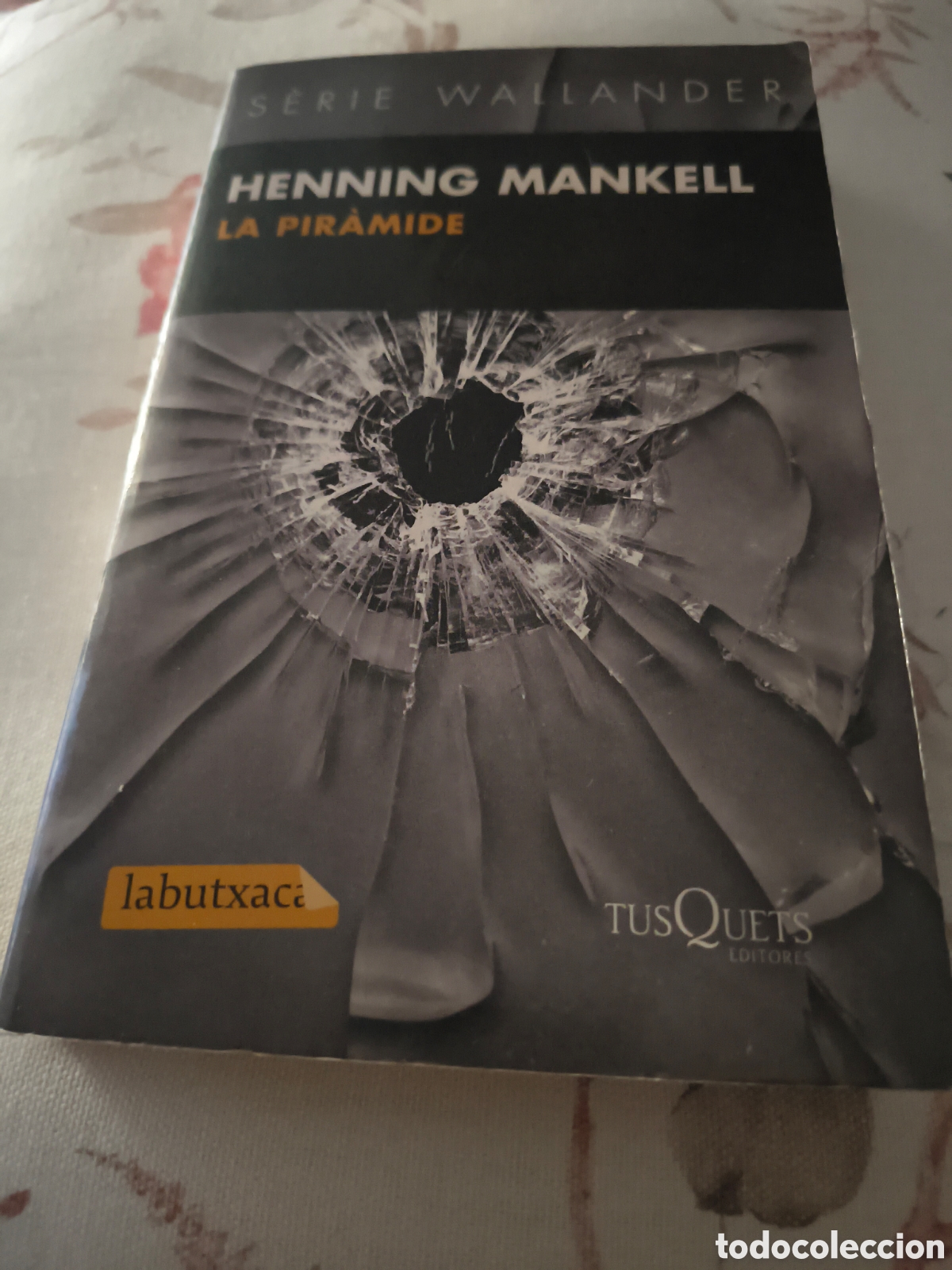 Livros em segunda m&atilde;o: LA PIRAMIDE DE HENNING MANKELL (LA BUTXACA, TUSQUETS)