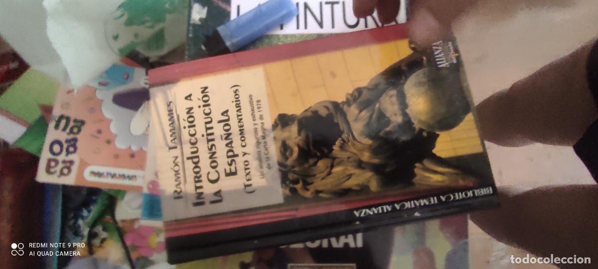 Libros de segunda mano: INTRODUCCI&Oacute;N A LA CONSTITUCI&Oacute;N ESPA&Ntilde;OLA POR RAM&Oacute;N TAMAMES