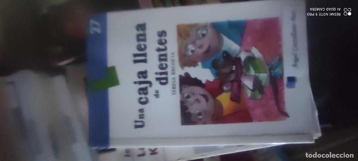 Livres d'occasion: Una caja llena de dientes. BROSETA, Teresa. Ediciones Dylar. Madrid 2007.