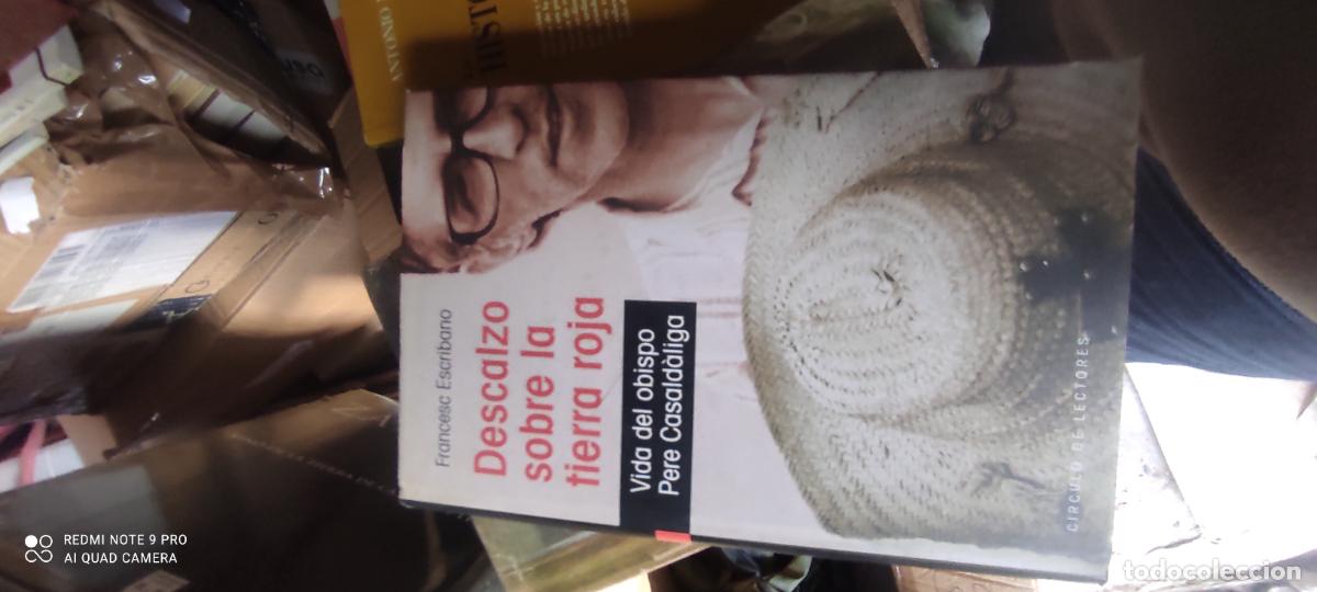 Libros de segunda mano: DESCALZO SOBRE LA TIERRA ROJA. ESCRIBANO, FRANCESC