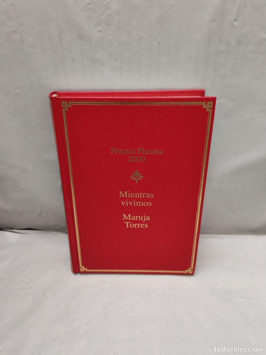Libri di seconda mano: Mientras vivimos (Primera edici&oacute;n, Dedicatoria y firma serigrafiadas de autora)