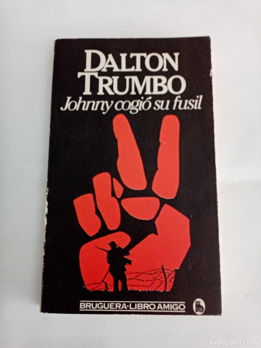 Libros de segunda mano: JOHNNY COGI&Oacute; SU FUSIL. Dalton Trumbo ( BRUGUERA )