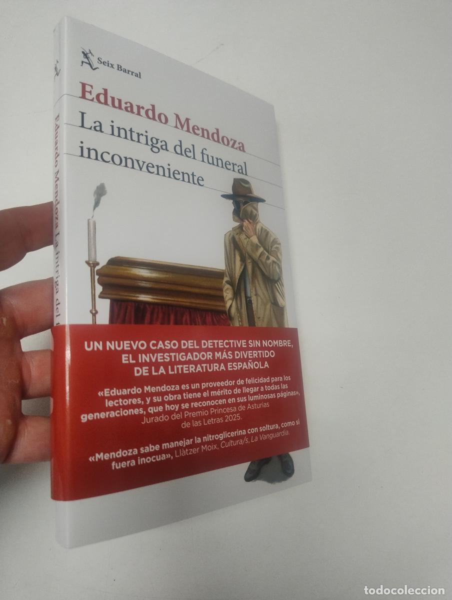 Libros de segunda mano: La intriga del funeral inconveniente - Mendoza, Eduardo