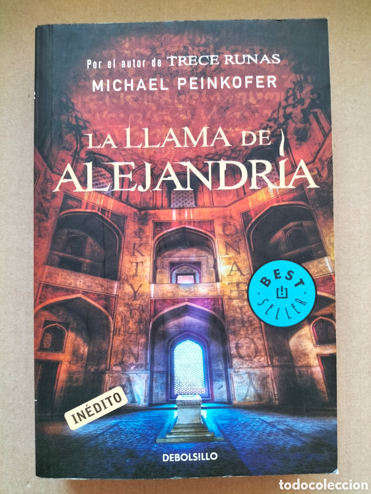 Second hand books: La llama de Alejandr&iacute;a. Michael Peinkofer. Volumen 737/3. Debolsillo, 2010. Libro