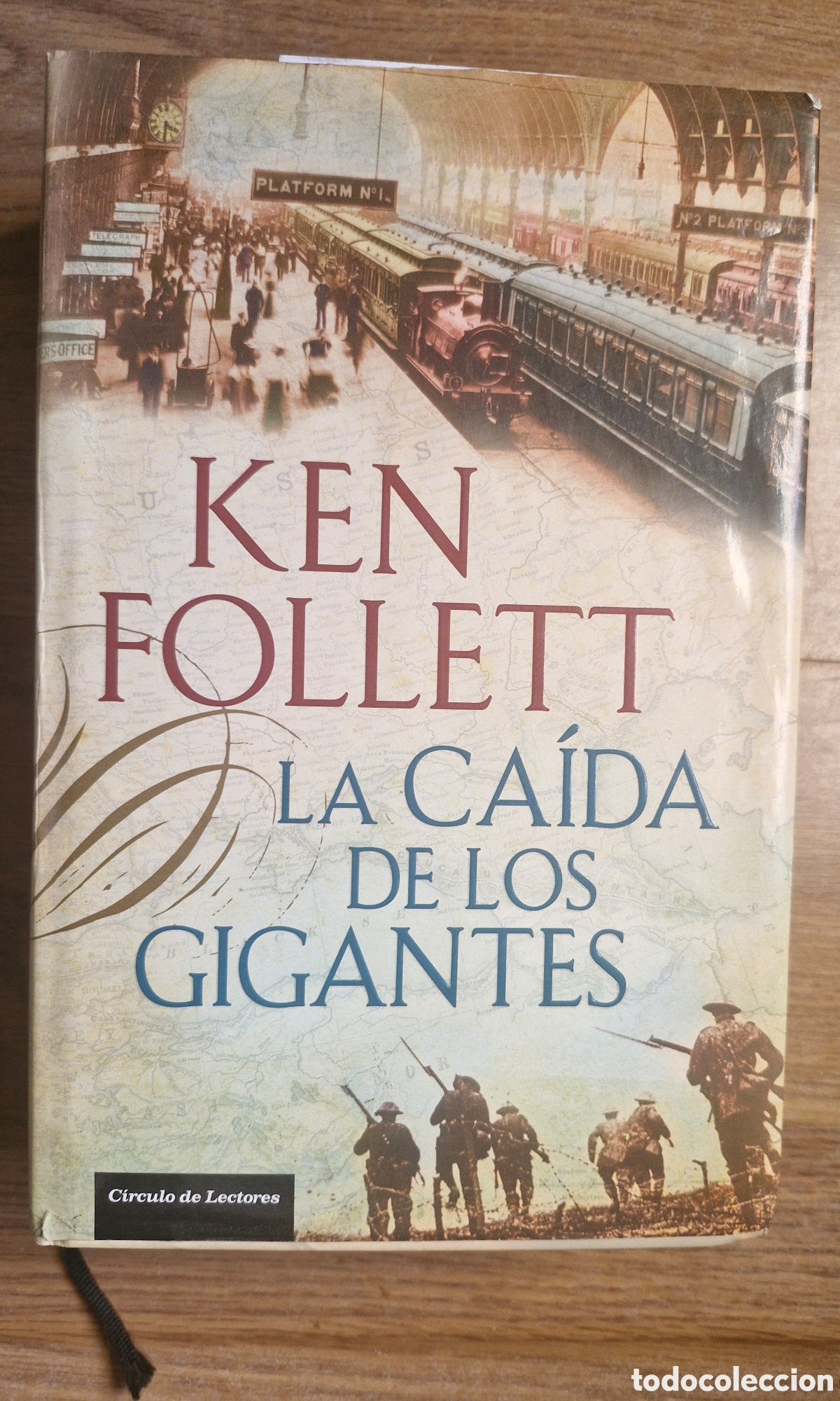 Libros de segunda mano: LA CA&Iacute;DA DE LOS GIGANTES - Ken Follet
