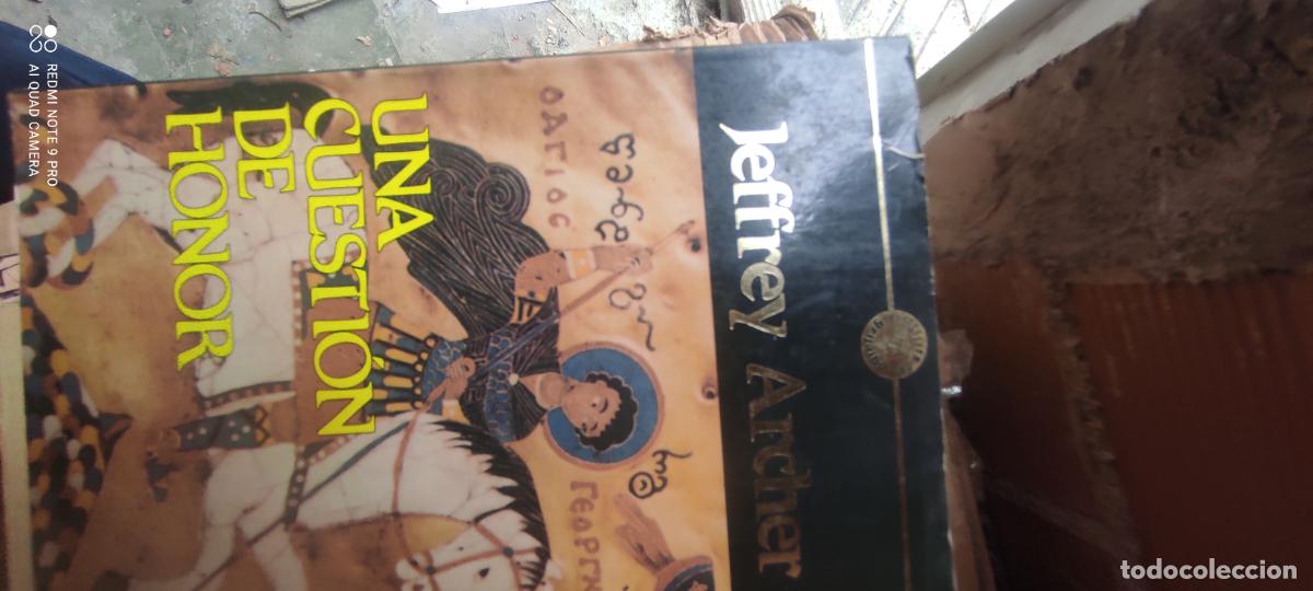 Livres d'occasion: Una cuesti&oacute;n de honor.- Archer, Jeffrey