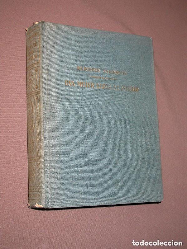 Libros de segunda mano: UNA MUJER LLEGA AL PUEBLO. Mercedes SALISACHS. Colecci&oacute;n Omnibus. Planeta, 1962. VER +++