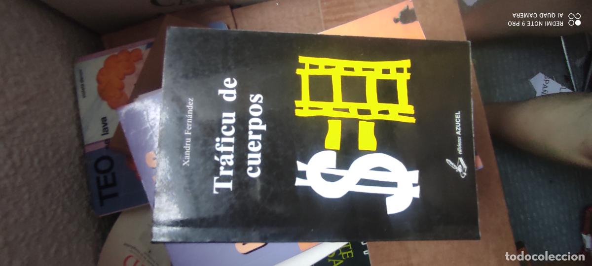 Livres d'occasion: TRAFICU DE CUERPOS - XANDRU FERNANDEZ - ESCRITO EN ASTURIANO