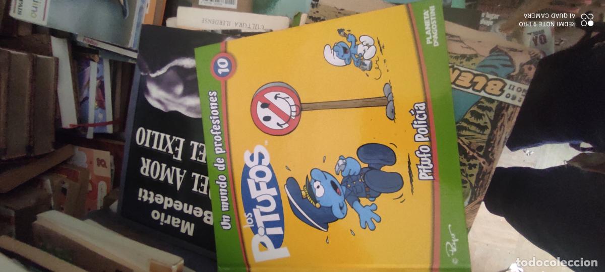 Second hand books: LOS PITUFOS UN MUNDO DE PROFESIONES 10 - PITUFO POLICIA - libro