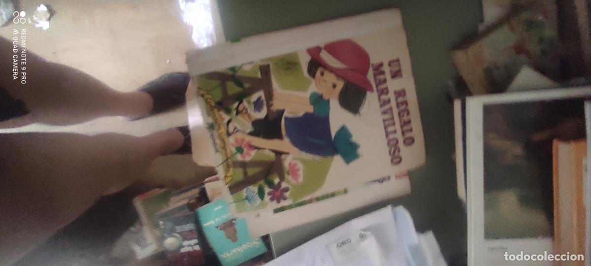 Libros de segunda mano: Un Regalo Maravilloso, por Monche Ramos y Jos&eacute; Correas (Juventud, 1963). Colecci&oacute;n Campanilla.