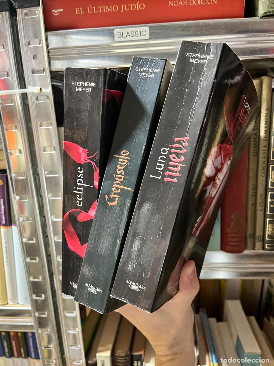 Livros em segunda m&atilde;o: BLAS91C Stephenie Meyer, Luna nueva, Crep&uacute;sculo y Eclipse, Alfaguara.