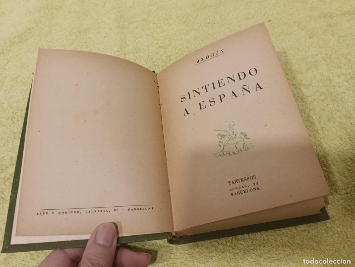 Libros de segunda mano: Libro Sintiendo A Espa&ntilde;a - Azor&iacute;n - Primera Edici&oacute;n Julio 1942 - Editorial Tartessos