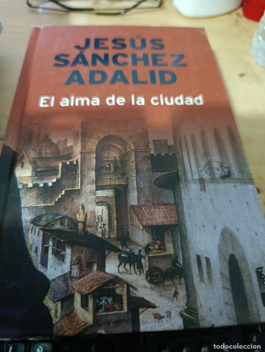 Libros de segunda mano: EL ALMA DE LA CIUDAD. JES&Uacute;S SANCHEZ ADALID. EST6B1