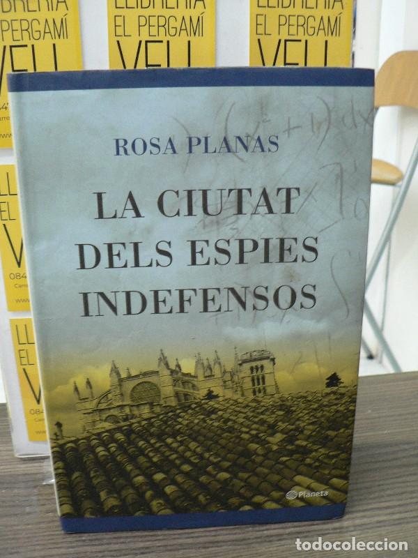 Libros de segunda mano: La Ciutat dels Espies Indefensos - Planas Ferrer, Rosa - Planeta Cat - Ramon Llull