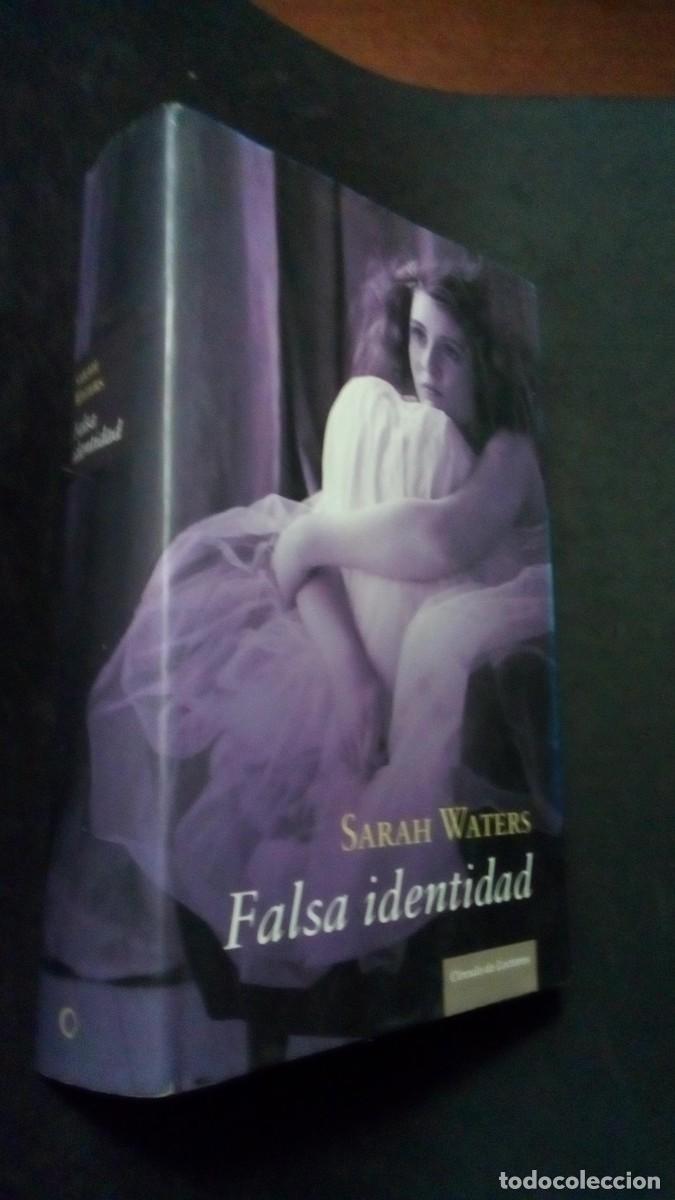 Libros de segunda mano: FALSA IDENTIDAD - SARAH WATERS-COMO NUEVO-671 P&Aacute;GINAS