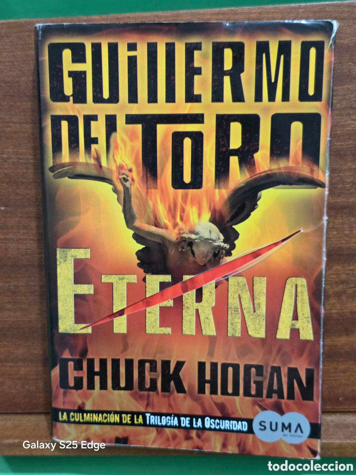 Second hand books: GUILLERMO DEL TORO...&rdquo;&rdquo;ETERNA&rdquo;&rdquo;...LIBRO III DE LA TRILOGIA DE LA OSCURIDAD...SUMA ..2011...