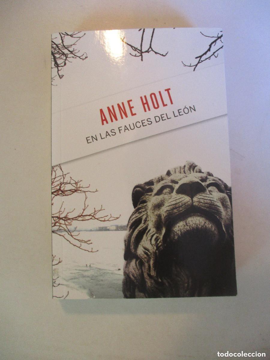 Libros de segunda mano: ANNE HOLT En las fauces del le&oacute;n