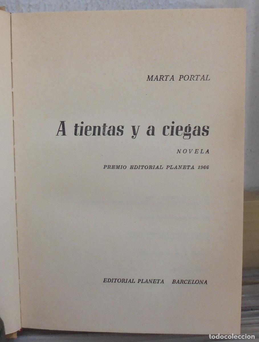 Libros de segunda mano: A tientas a ciegas. Marta Portal - Foto 2