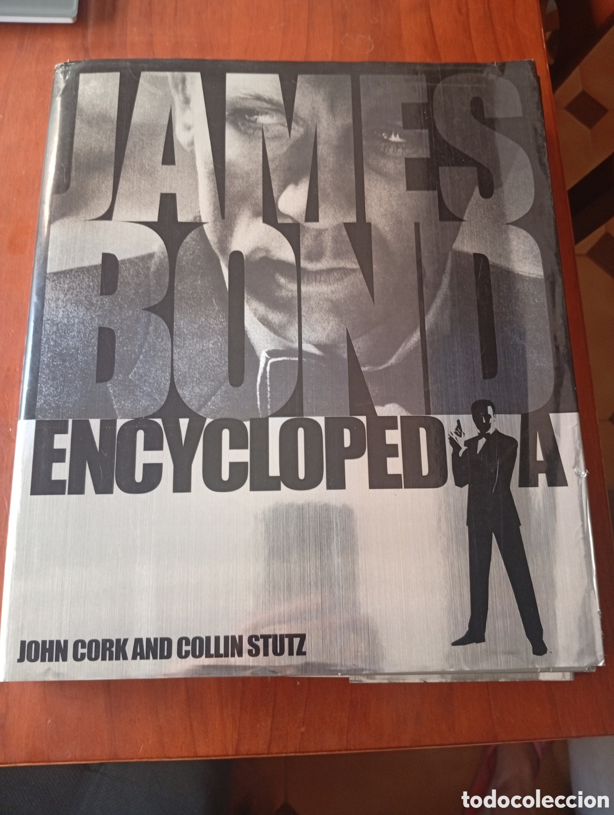 Second hand books: LIBRO CINE JAMES BOND ENCICLOPEDIA JOHN CORK AND COLLIN STUTZ