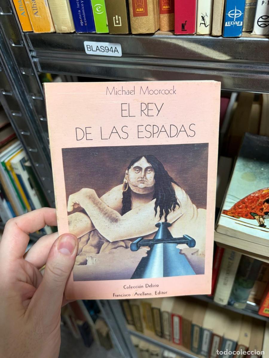 Libros de segunda mano: BLAS94A Michael Moorcock, El rey de las espadas, Francisco Arellano Editor (Colecci&oacute;n Delirio).