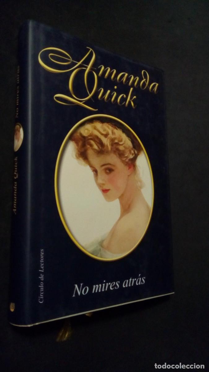 Libros de segunda mano: Amanda Quick - Circulo De Lectores, No mires Atr&aacute;s.-COMO NUEVO
