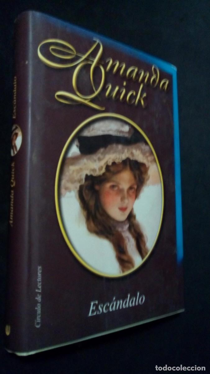 Livres d'occasion: AMANDA QUICK-ESC&Aacute;NDALO-C&Iacute;RCULO DE LECTORES-COMO NUEVO