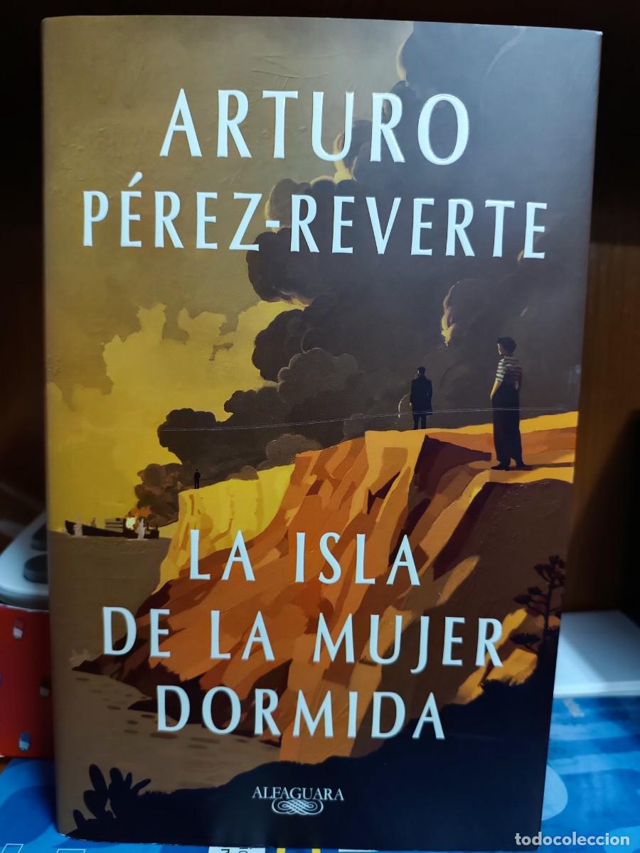 Libros de segunda mano: La isla de la mujer dormida, Arturo P&eacute;rez-Reverte, Alfaguara