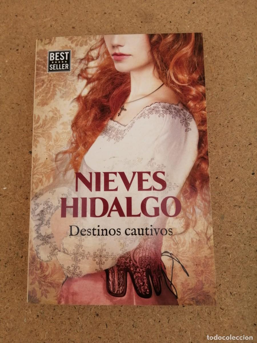 Libros de segunda mano: DESTINOS CAUTIVOS (NIEVES HIDALGO)