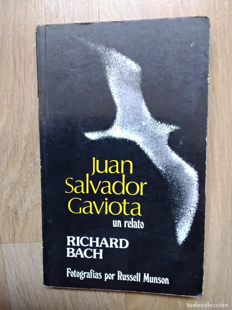 Libros de segunda mano: JuanSalvador Gaviota. Richard Bach. Fotograf&iacute;as de Russell Munson. Editorial Pomaire. 1982