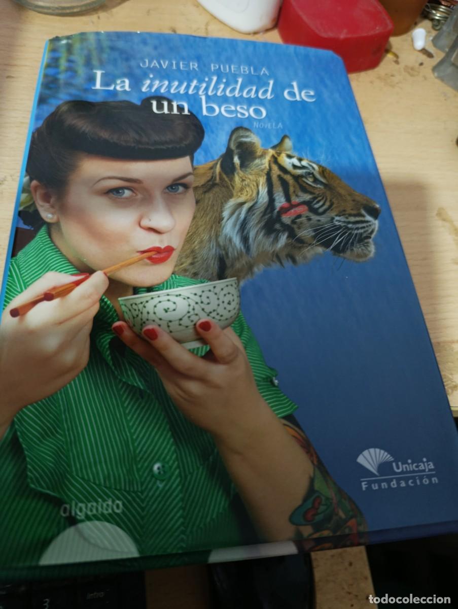 Libros de segunda mano: LA INUTILIDAD DE UN BESO. JAVIER PUEBLA. EST32B2