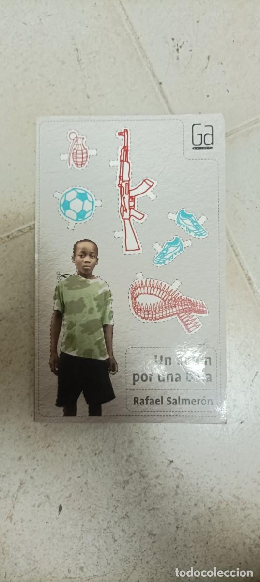 Libros de segunda mano: Un Bal&oacute;n Por Una Bala - Rafael Salmer&oacute;n