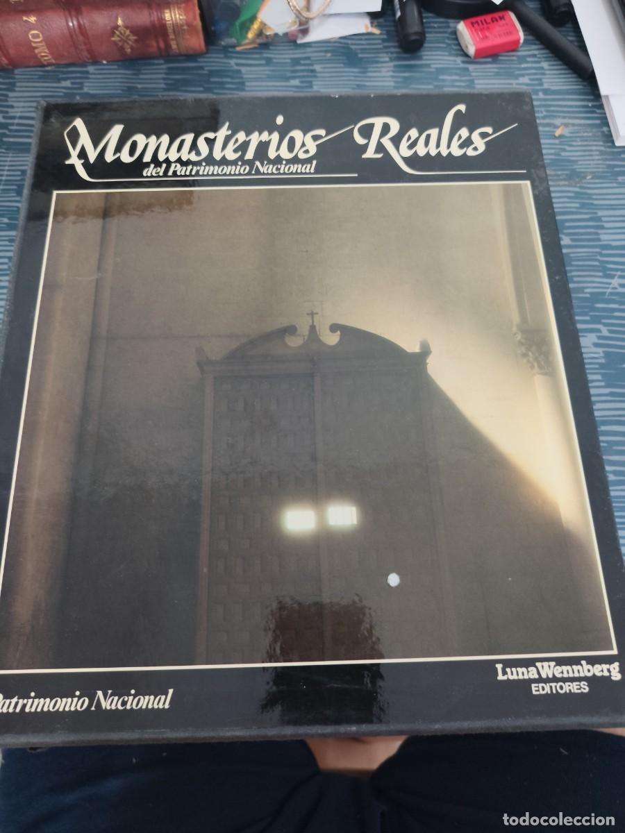 Libros de segunda mano: MONASTERIOS REALES DEL PATRIMONIO NACIONAL,1984,241 PAG,VER FOTOS.