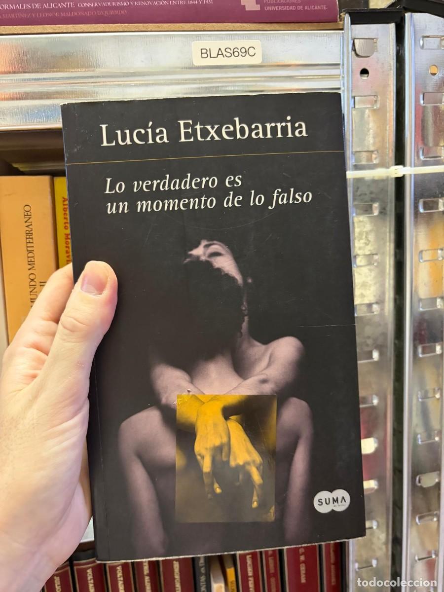 Libros de segunda mano: BLAS69C &mdash; Lo verdadero es un momento de lo falso &mdash; Luc&iacute;a Etxebarria &mdash; Suma de Letras