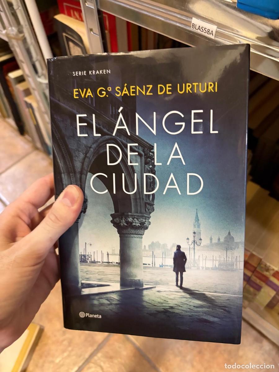 Libros de segunda mano: BLAS58A &mdash; El &aacute;ngel de la ciudad &mdash; Eva Garc&iacute;a S&aacute;enz de Urturi &mdash; Planeta